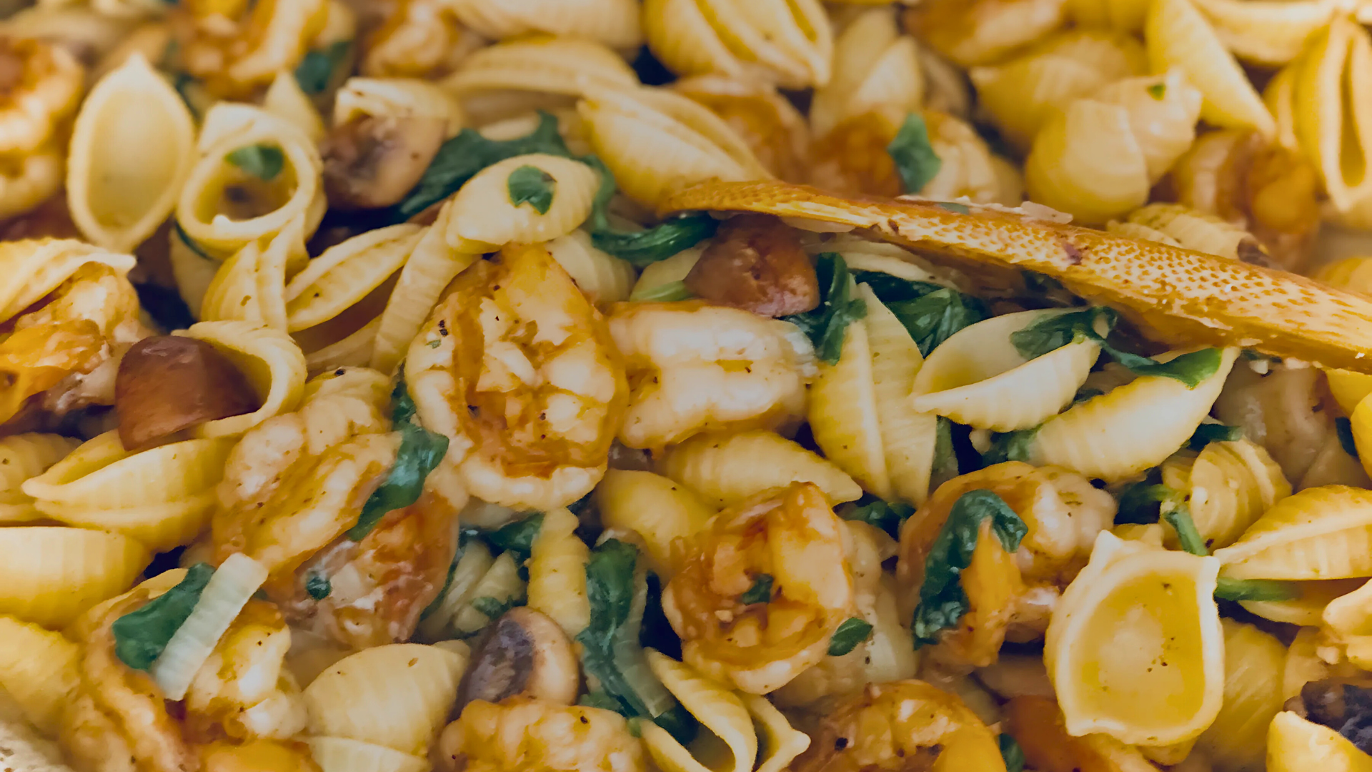 Creamy Spinach Mushroom Shrimp Shells