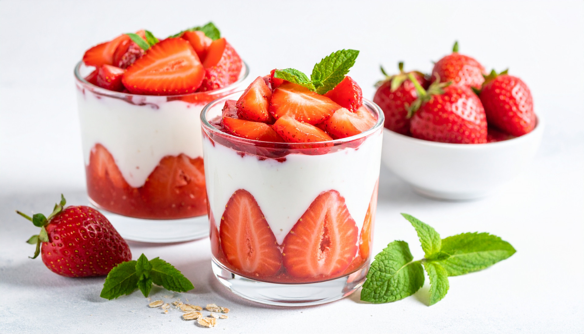 Strawberry Yogurt Overnight Oats